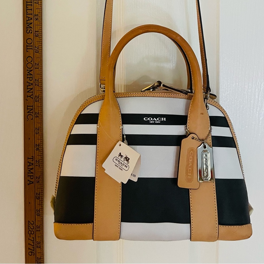 Brand new Coach - Authentic Crossbody bag